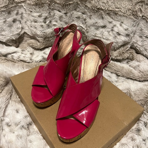 BCBG Generation Hot Pink Platform Wedges - Picture 2 of 4